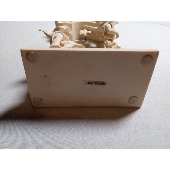 9.5" Trellis Angel Cherubs White Resin Statue with Hook on Back - Picture 4 of 6